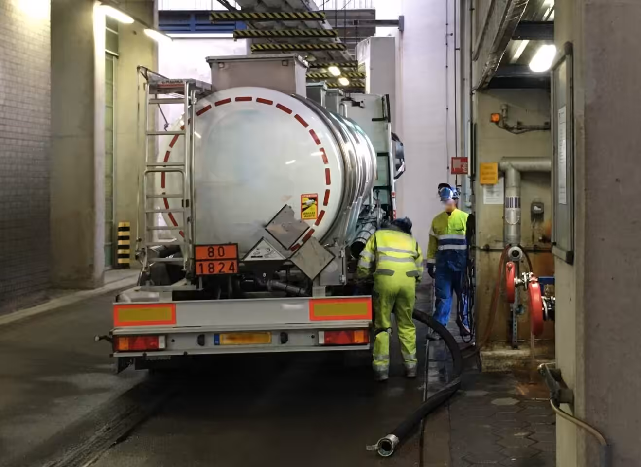 Lossen van tankwagen
